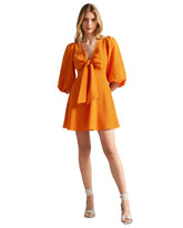 Robe courte décontractée unie en polyester à manches 3/4 et col en V bouffant